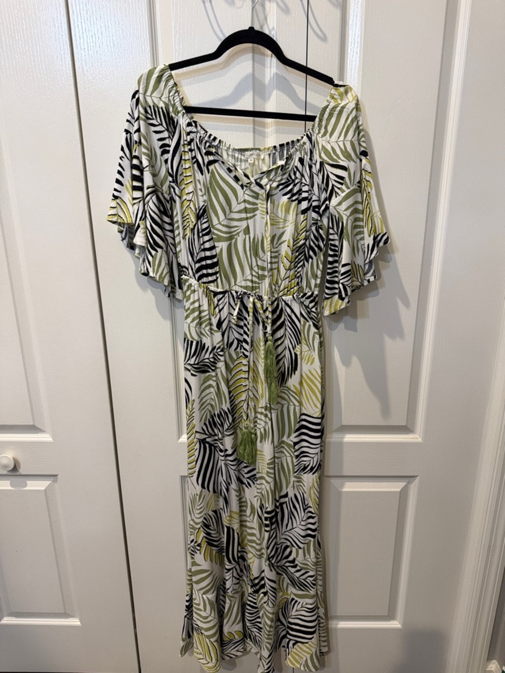 Label of Love Tropical Leaf Maxi Dress in Olive & Black Sz M